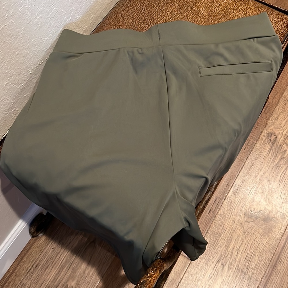 Brand New 32 Degrees Cool Stretch, Zip Pockets, Comfort Sport Performance Shorts